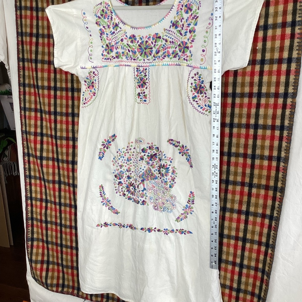 White embroidered Mexican Hispanic huipil dress - Picture 2 of 9